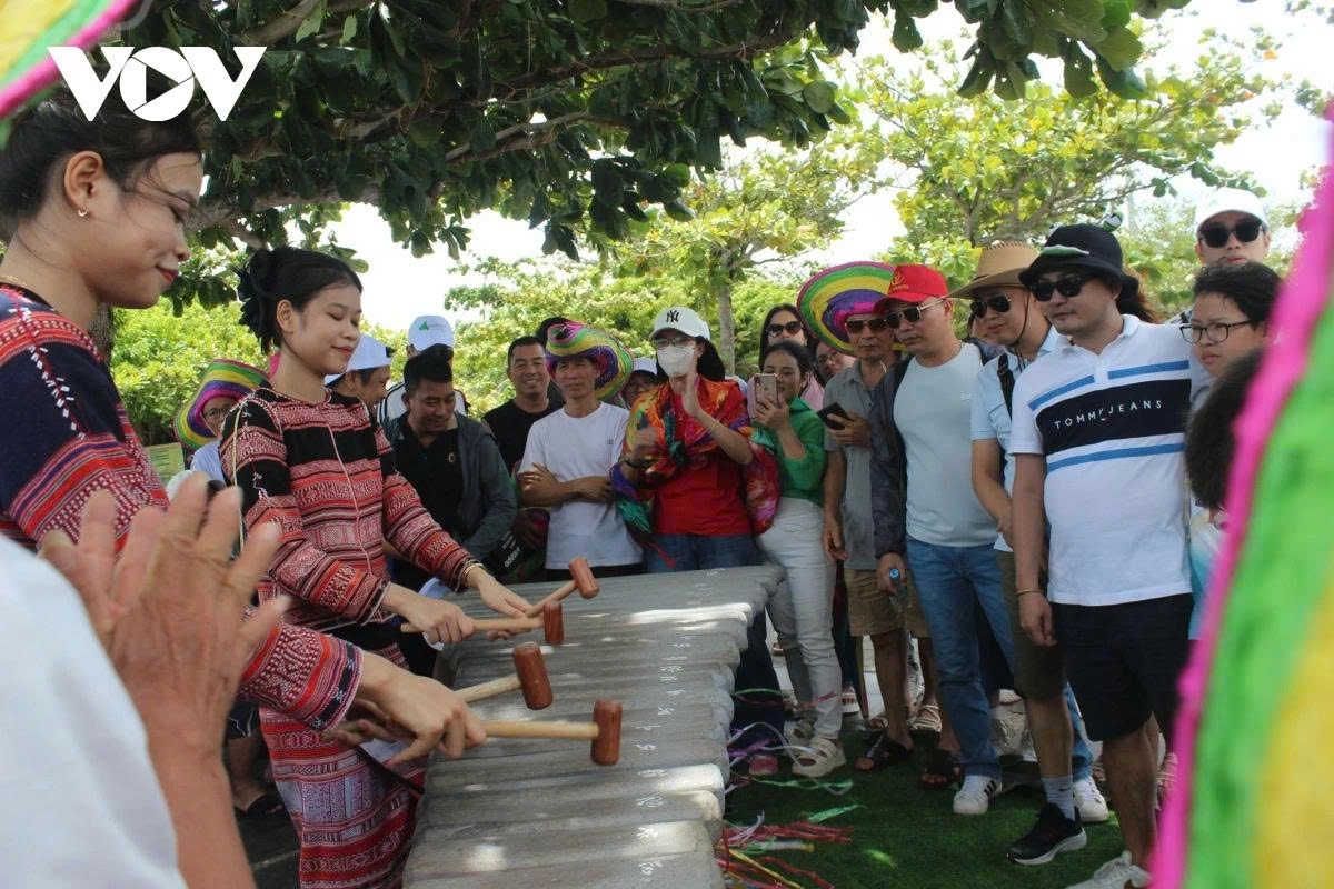 Vietnam tourism moves toward key economic sector